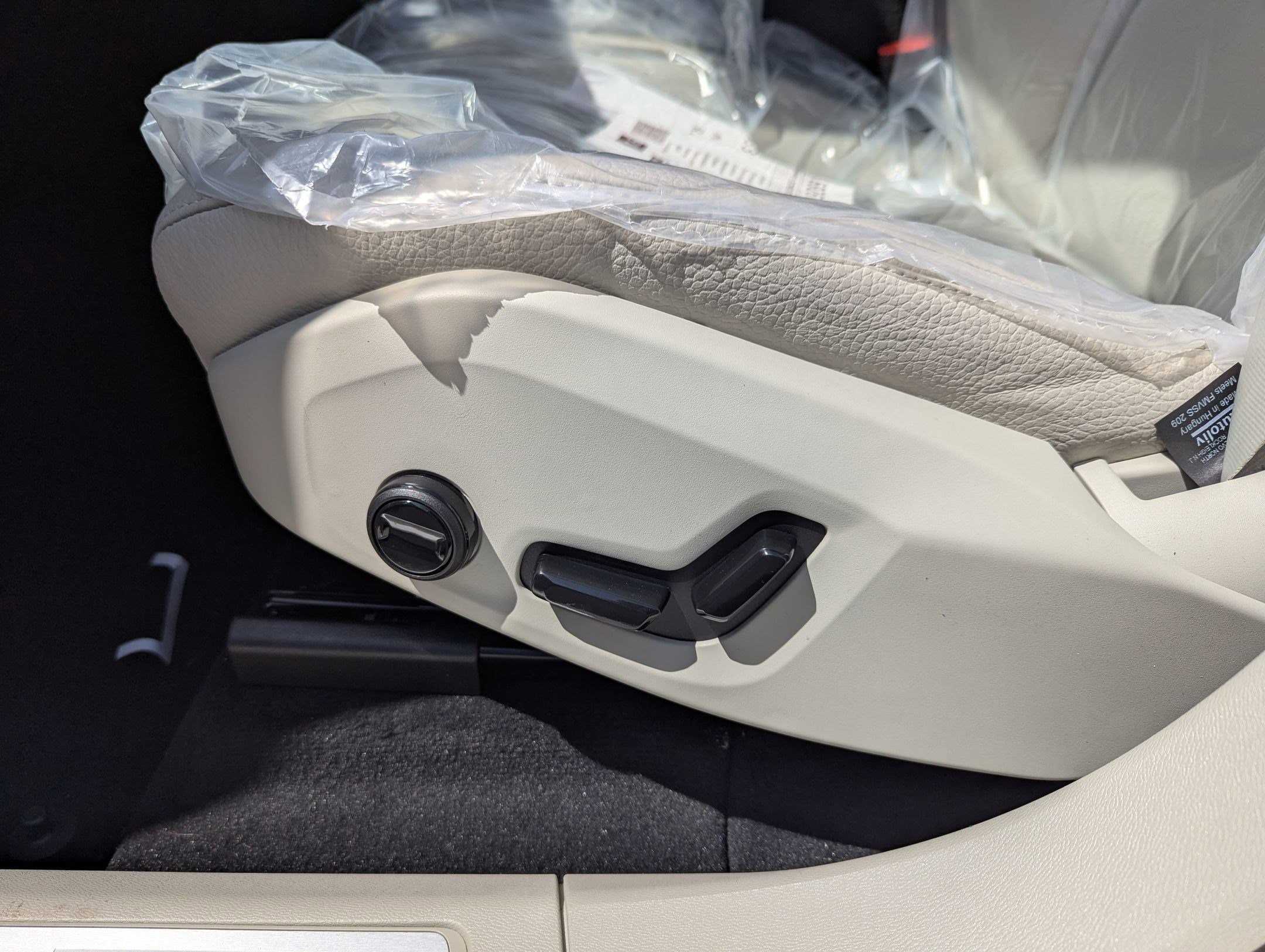 2025 Volvo XC60 Plus - Photo 9