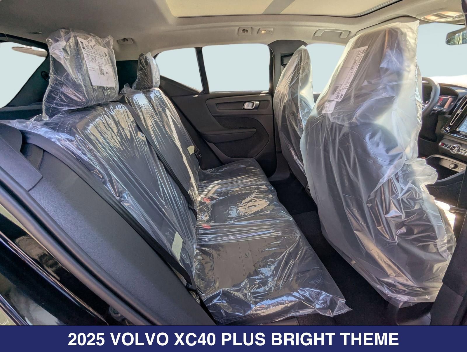 2025 Volvo XC40 Plus - Photo 21
