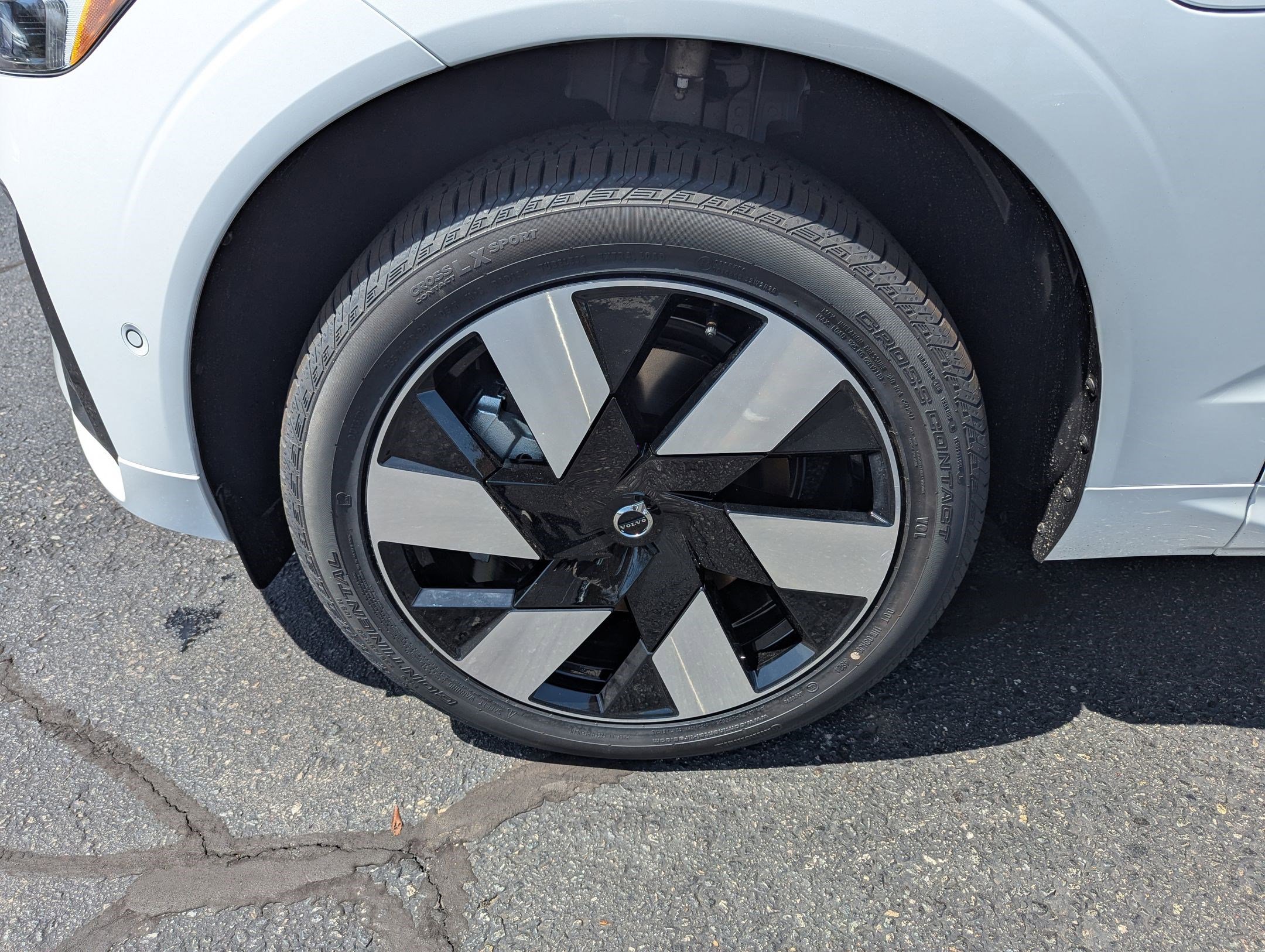 2025 Volvo XC60 Plus - Photo 24