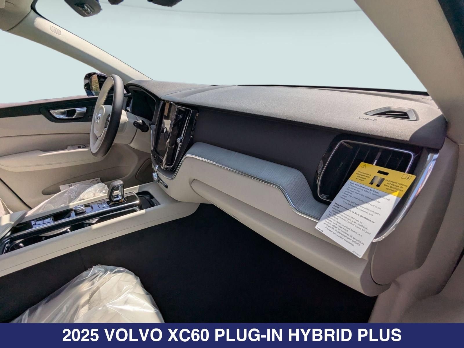 2025 Volvo XC60 Plus - Photo 23