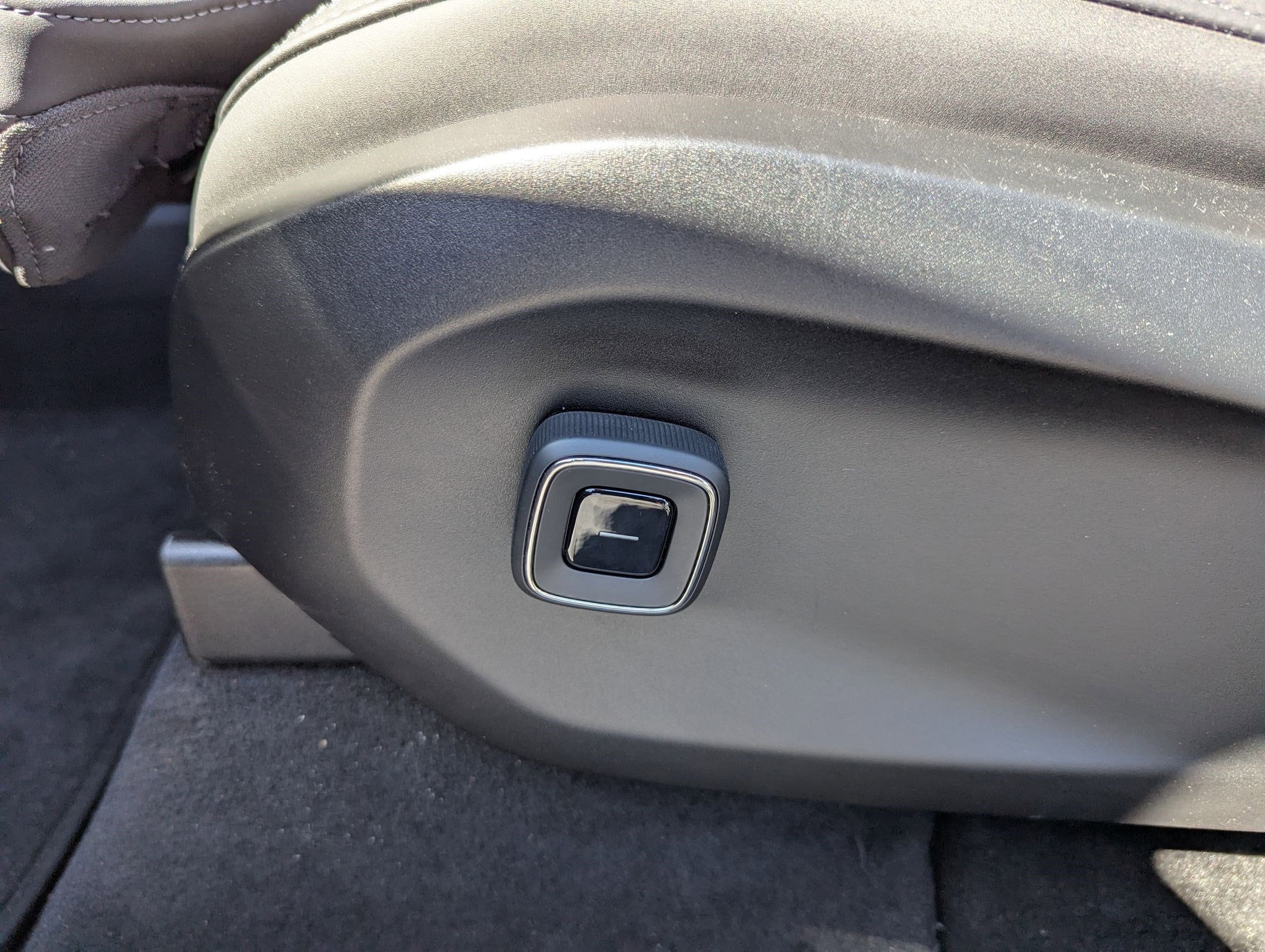 2025 Volvo EX90 Ultra - Photo 9