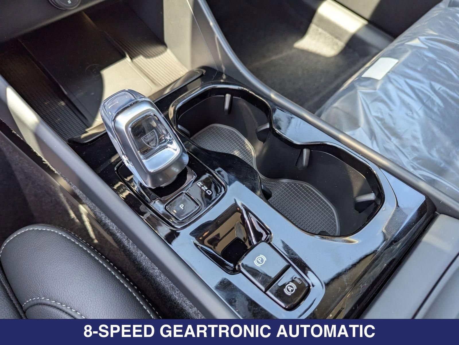 2026 Volvo XC40 Plus - Photo 17