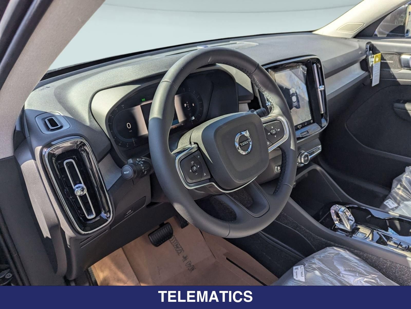 2025 Volvo XC40 Plus - Photo 8