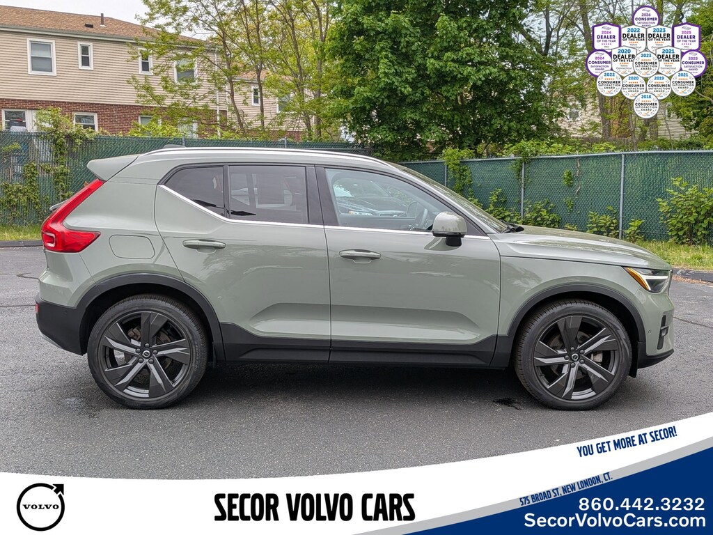 Certified 2023 Volvo XC40 Plus Bright Theme B5 AWD Plus Bright Theme