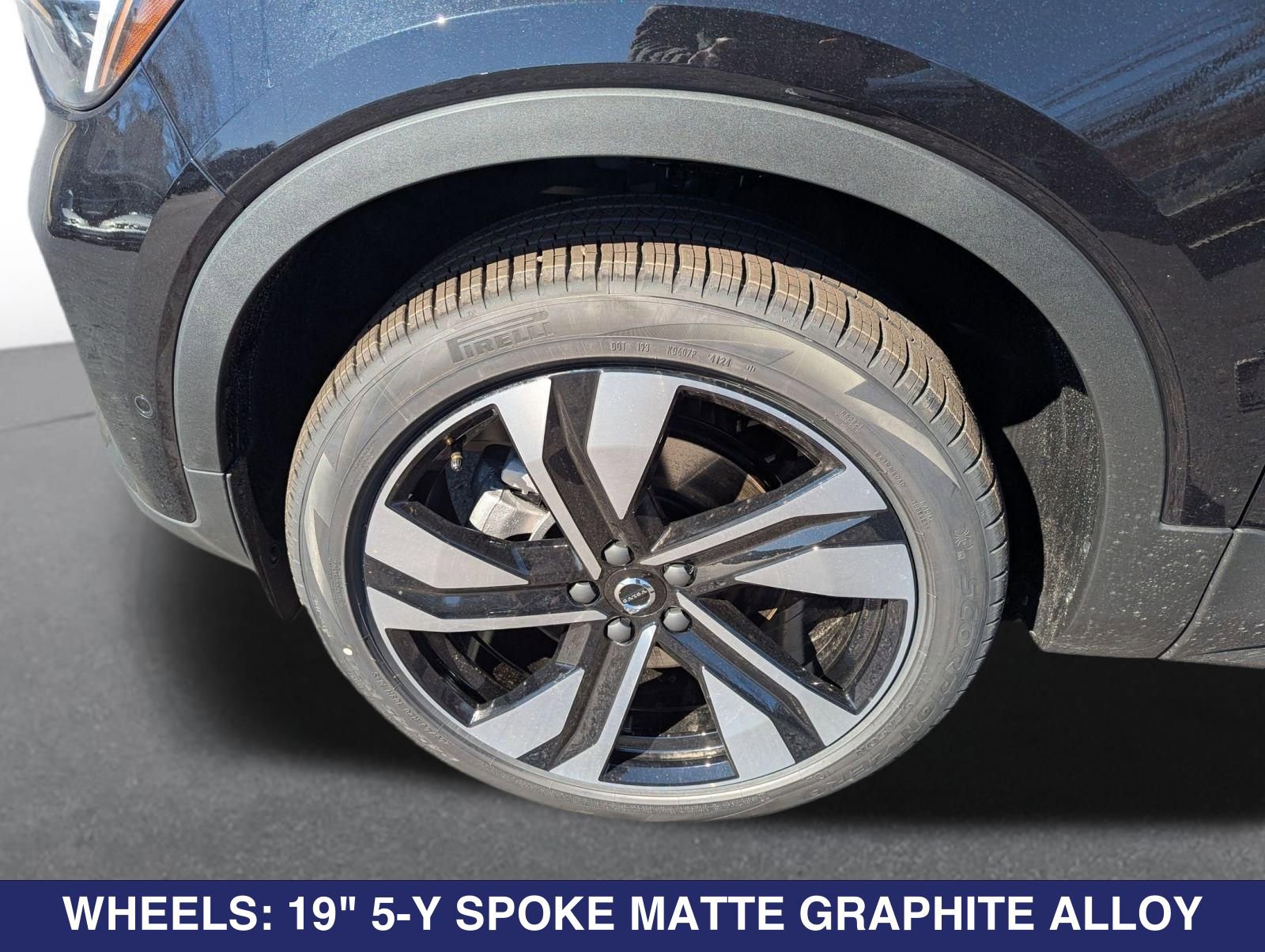 2025 Volvo XC40 Plus - Photo 24