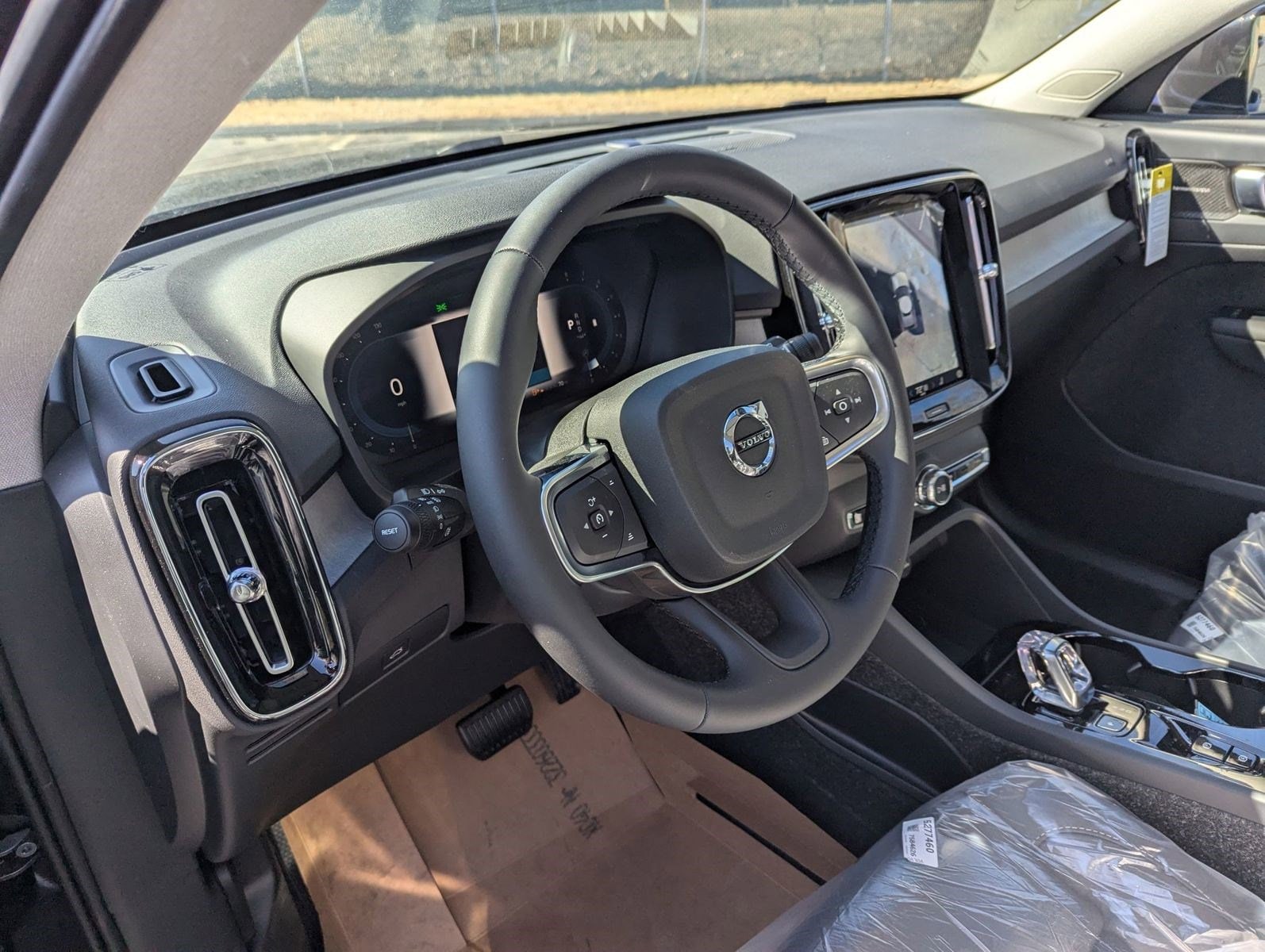 2025 Volvo XC40 Plus - Photo 7