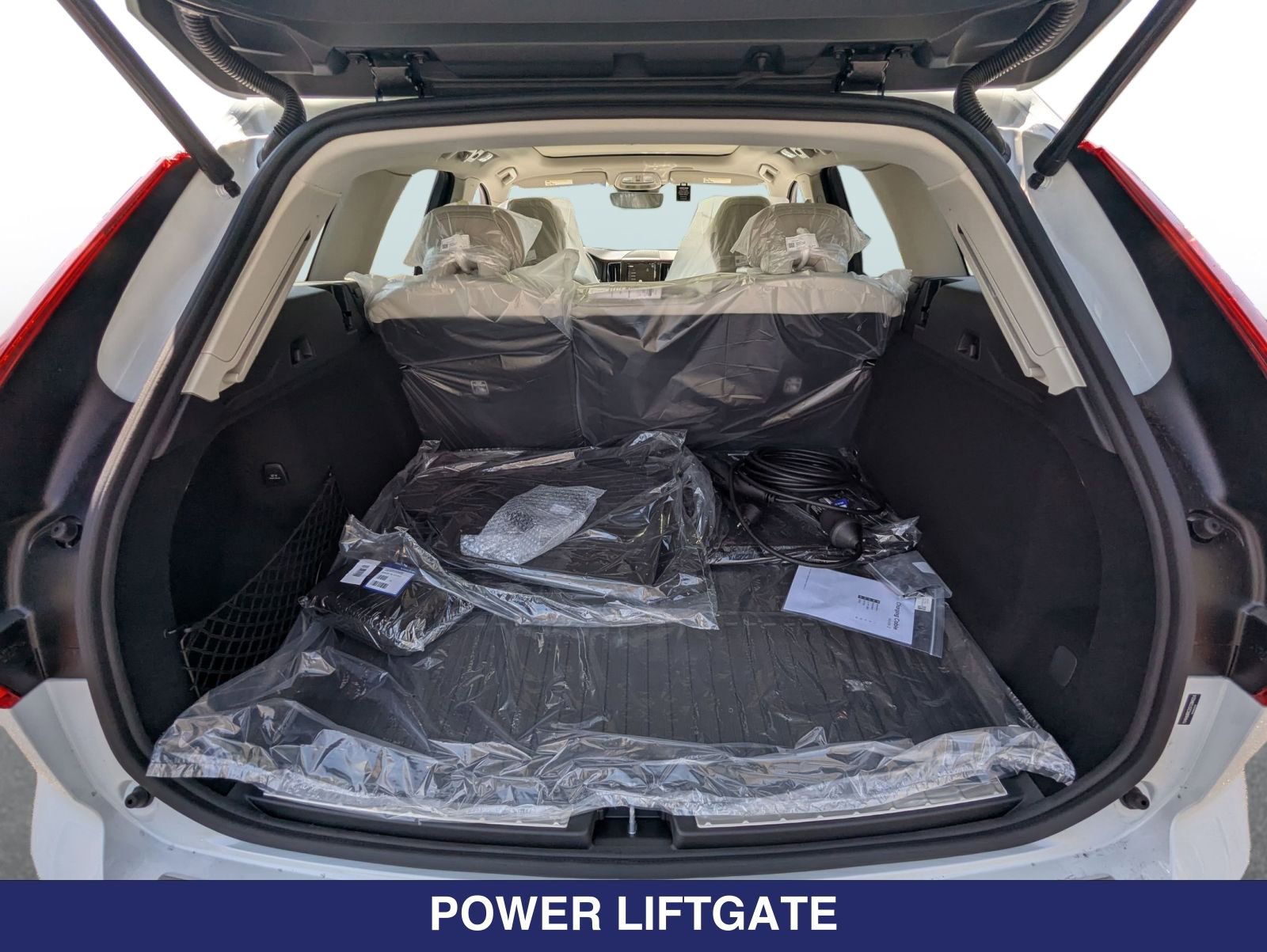 2025 Volvo XC60 Plus - Photo 20