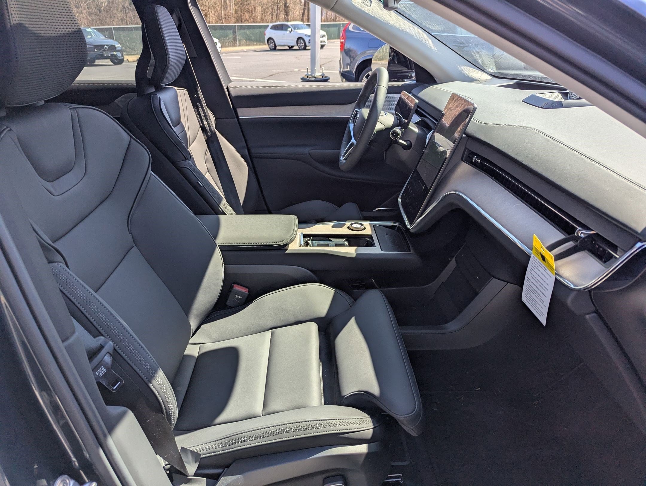 2025 Volvo EX90 Ultra - Photo 22