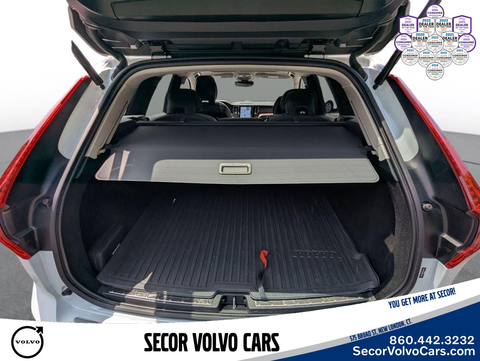 2023 Volvo XC60 Plus - Photo 24