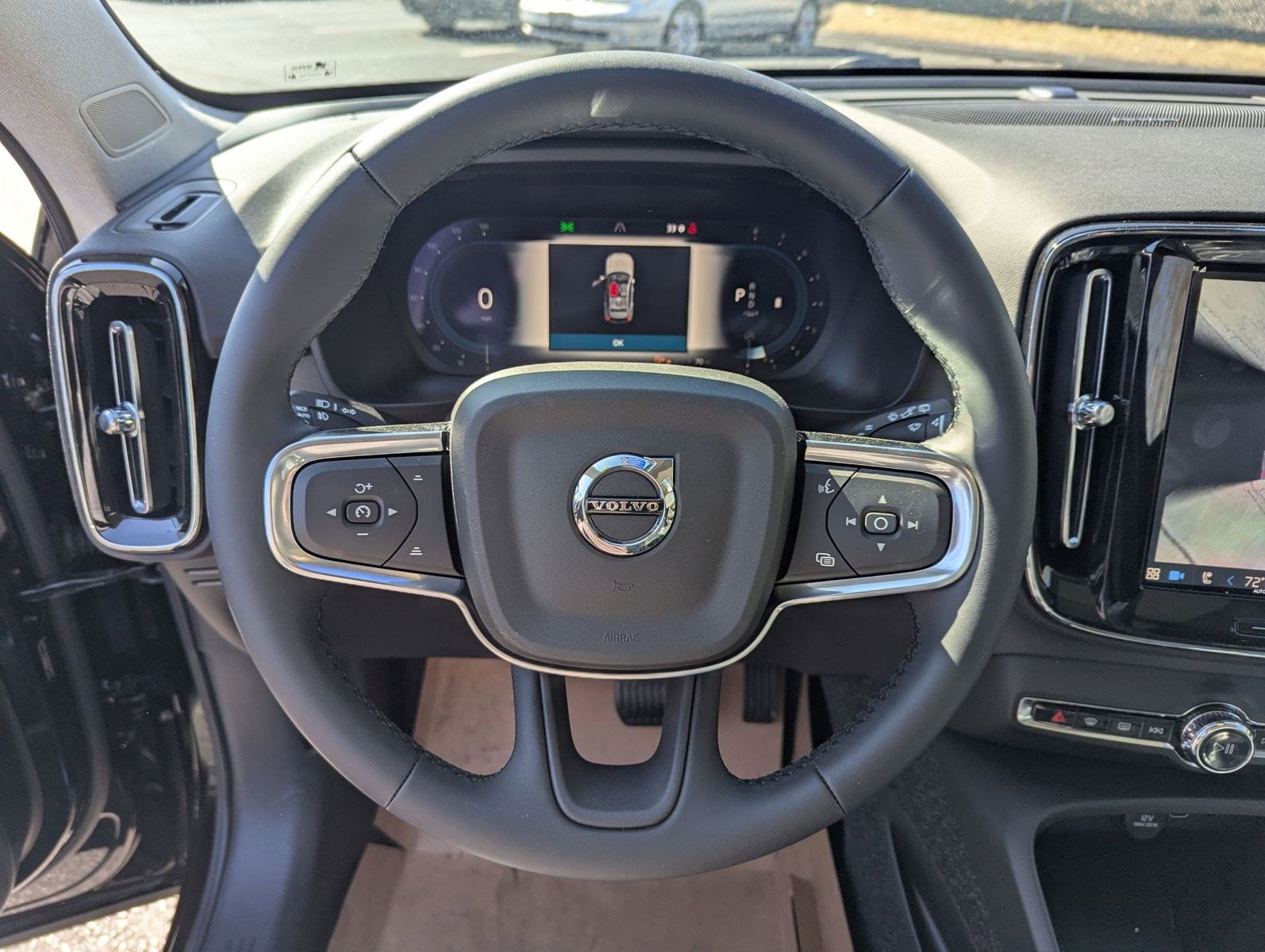 2025 Volvo XC40 Plus - Photo 10