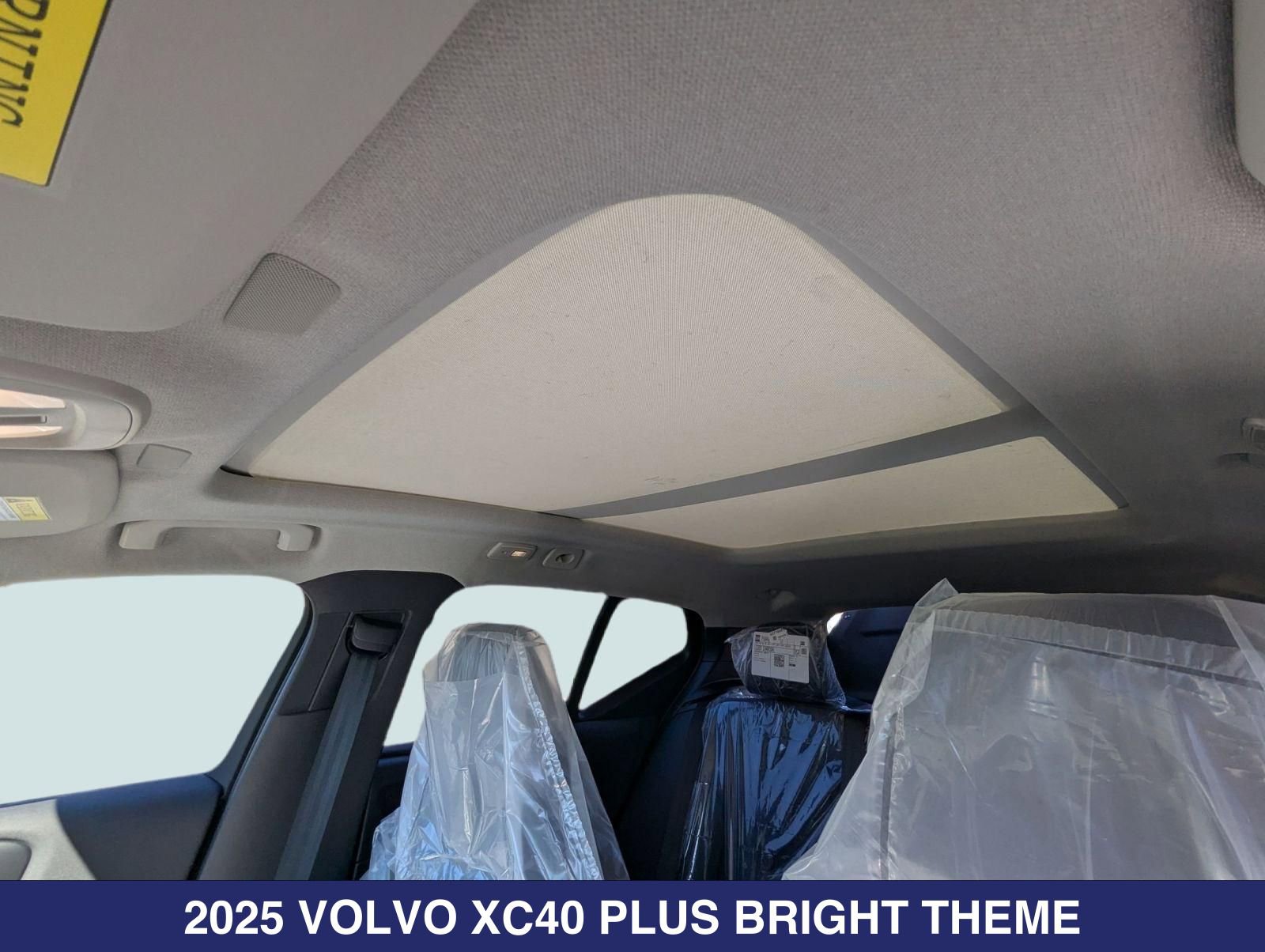 2025 Volvo XC40 Plus - Photo 18