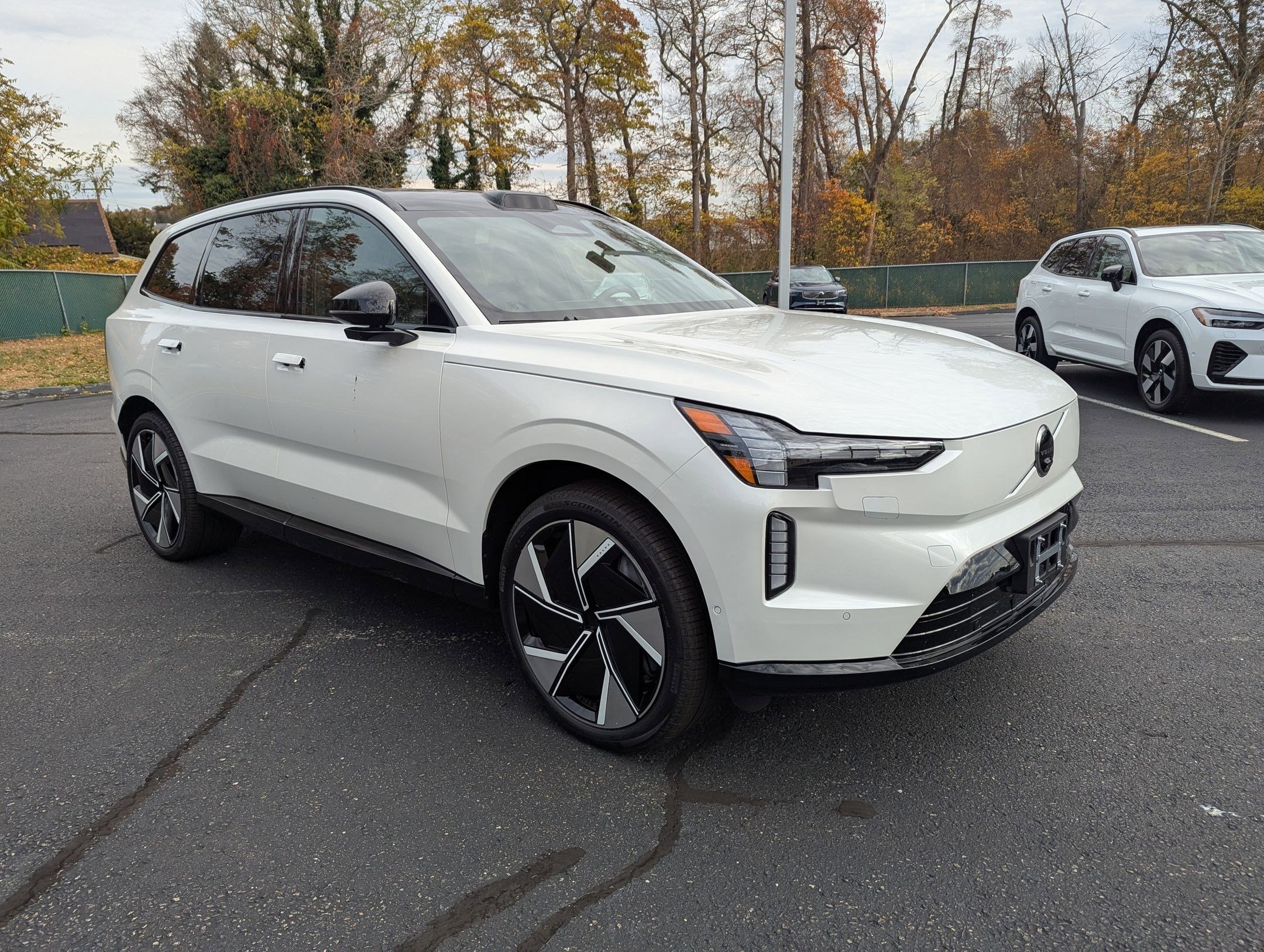 Used 2025 Volvo EX90 Ultra with VIN 7JDEV3VLXSG019863 for sale in New London, CT