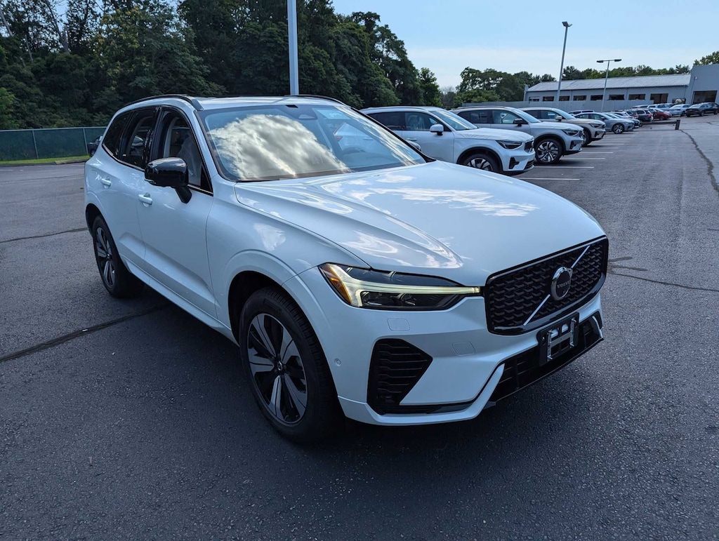 Used 2025 Volvo XC60 plug-in hybrid T8 Plus SUV