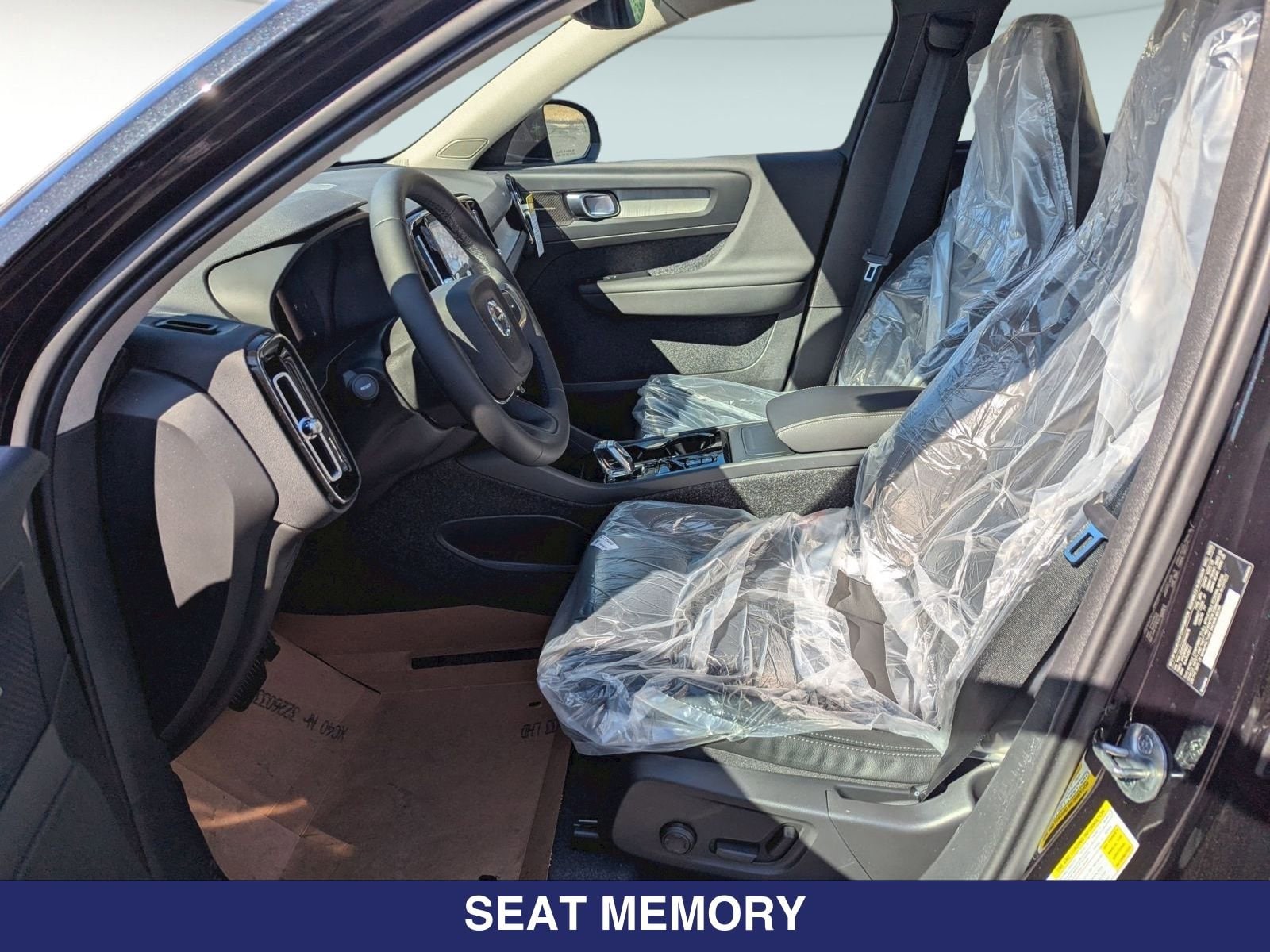 2025 Volvo XC40 Plus - Photo 9