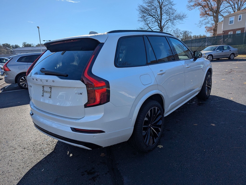 New 2026 Volvo XC90 plug-in hybrid T8 Ultra Dark Theme 7-Seater SUV