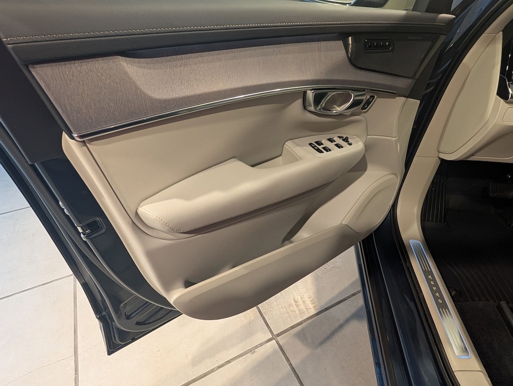 New 2026 Volvo XC90 plug-in hybrid T8 Ultra 7-Seater SUV