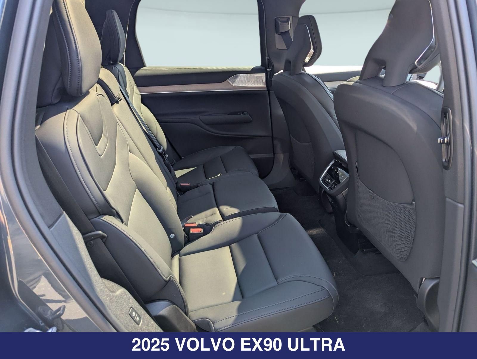 2025 Volvo EX90 Ultra - Photo 22