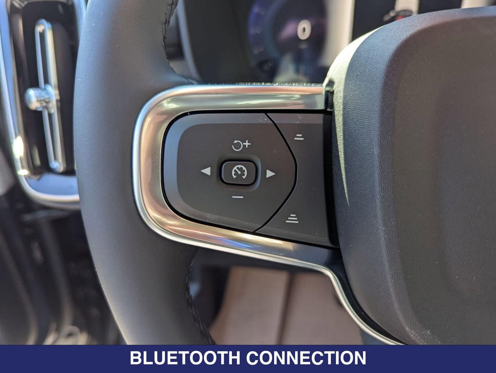 2025 Volvo XC40 Plus - Photo 12