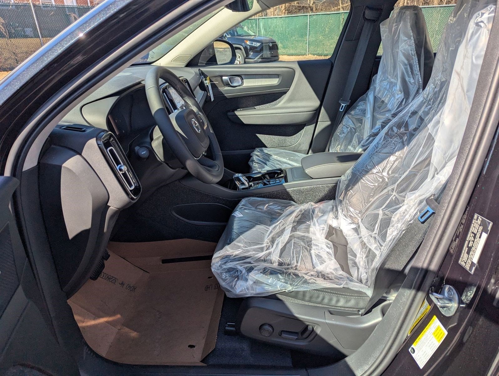 2025 Volvo XC40 Plus - Photo 8