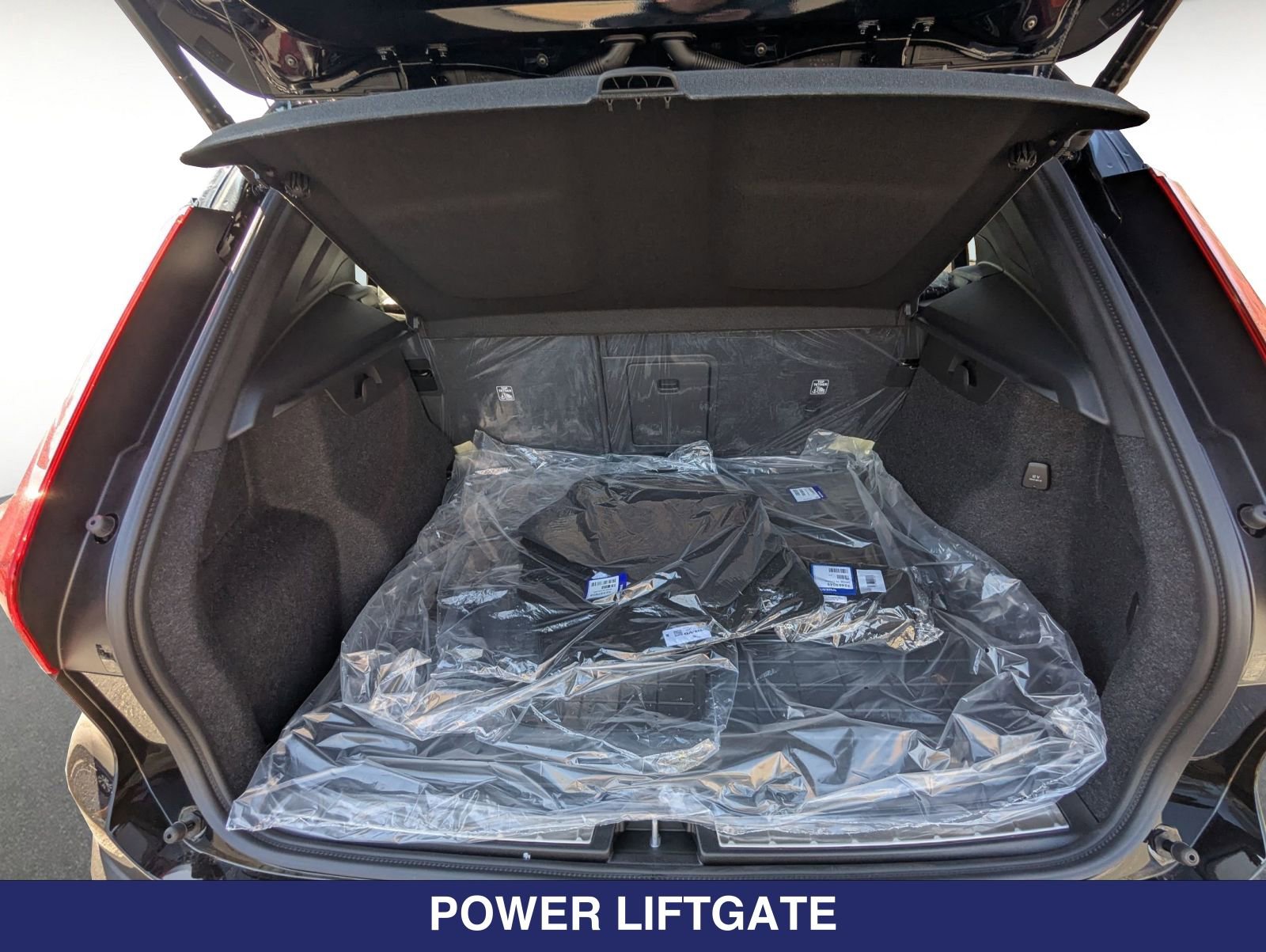 2025 Volvo XC40 Plus - Photo 20