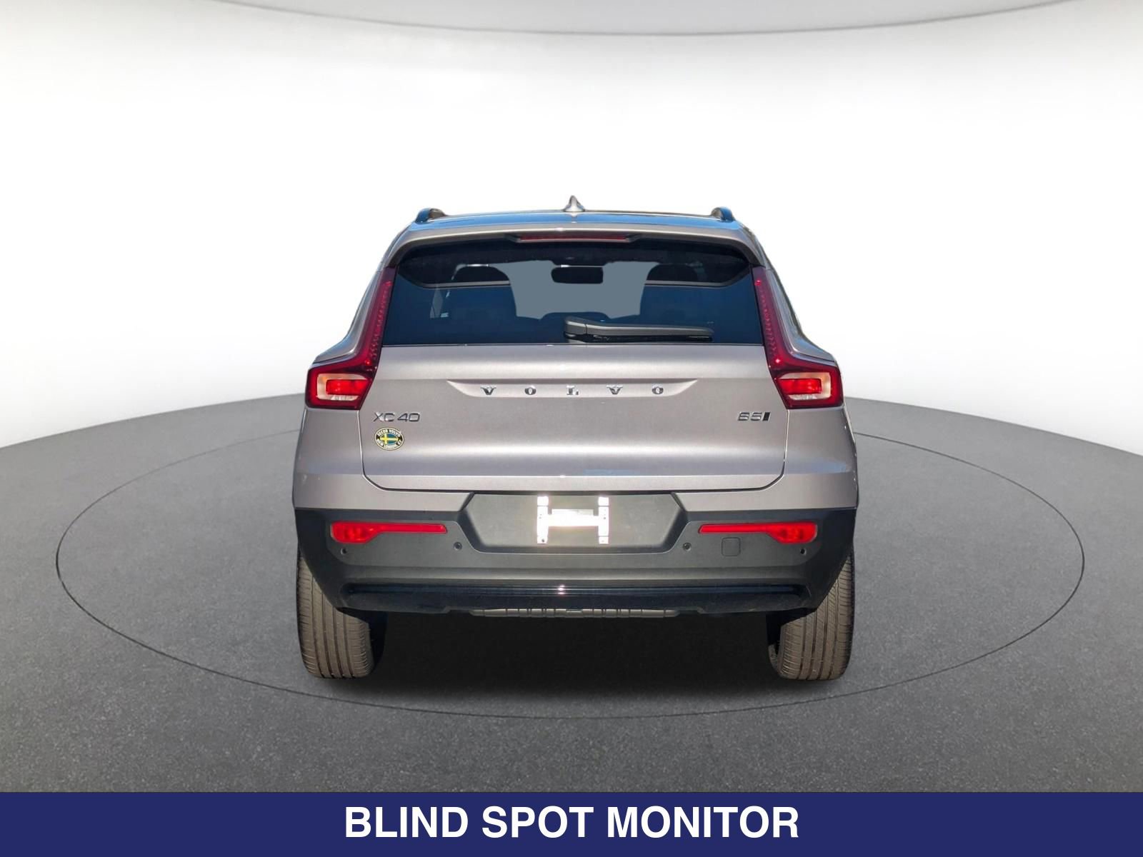 2026 Volvo XC40 Plus - Photo 7