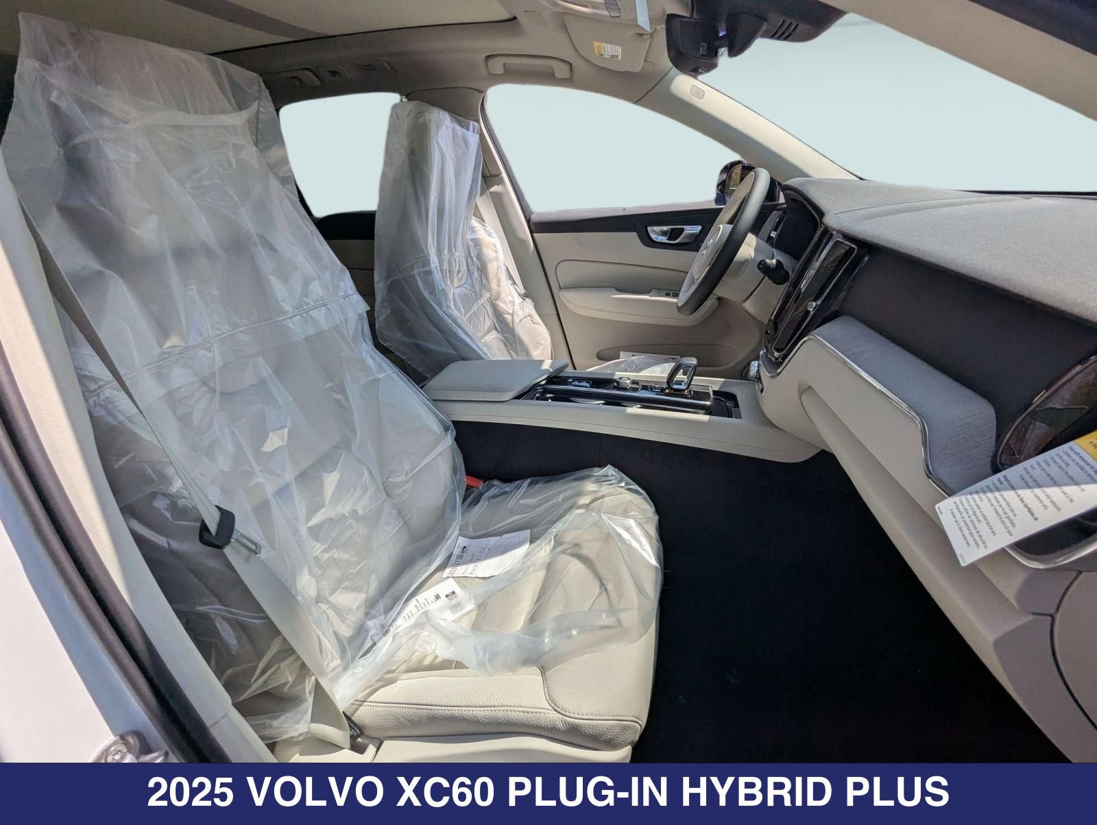 2025 Volvo XC60 Plus - Photo 22