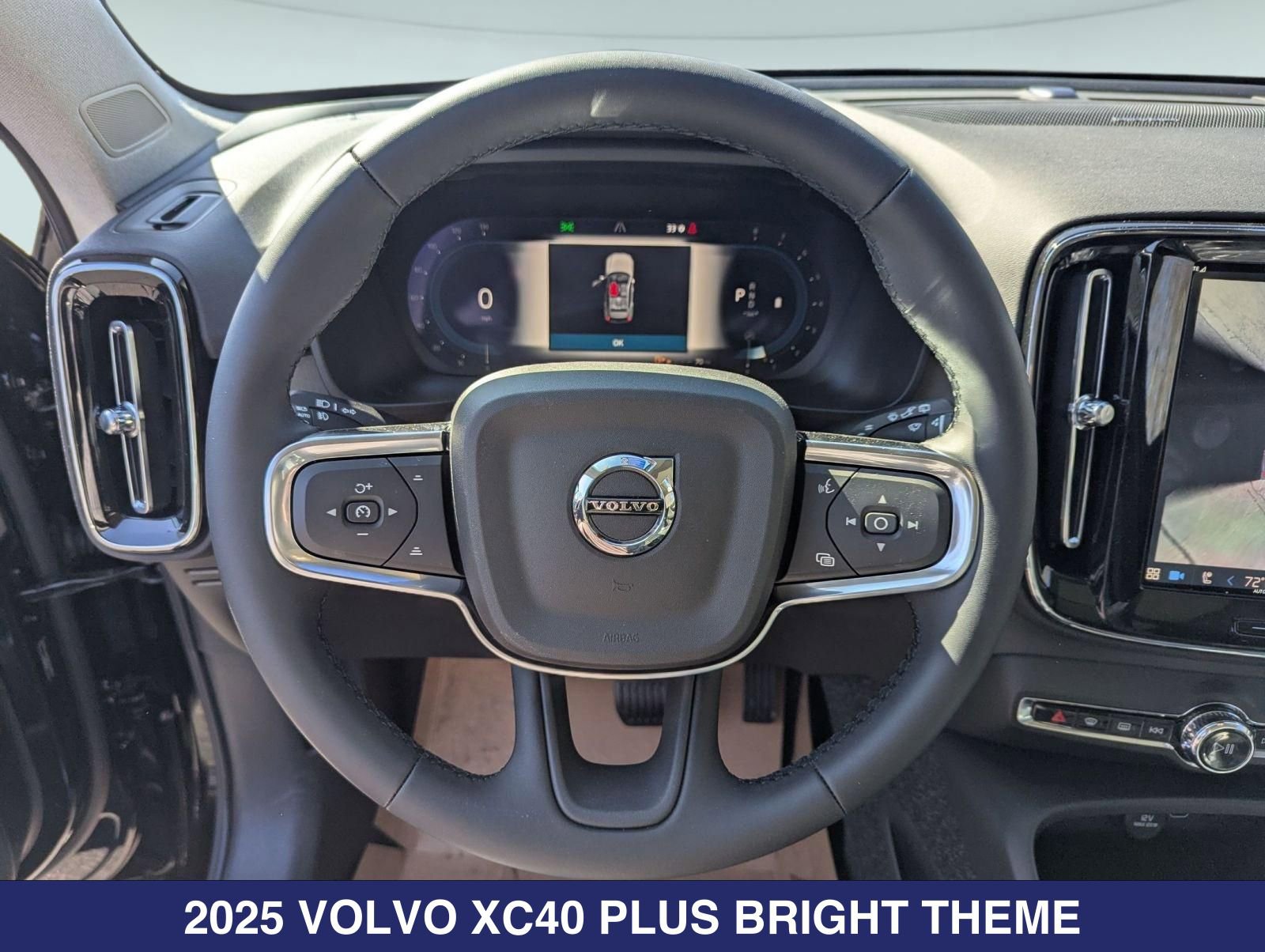 2025 Volvo XC40 Plus - Photo 11