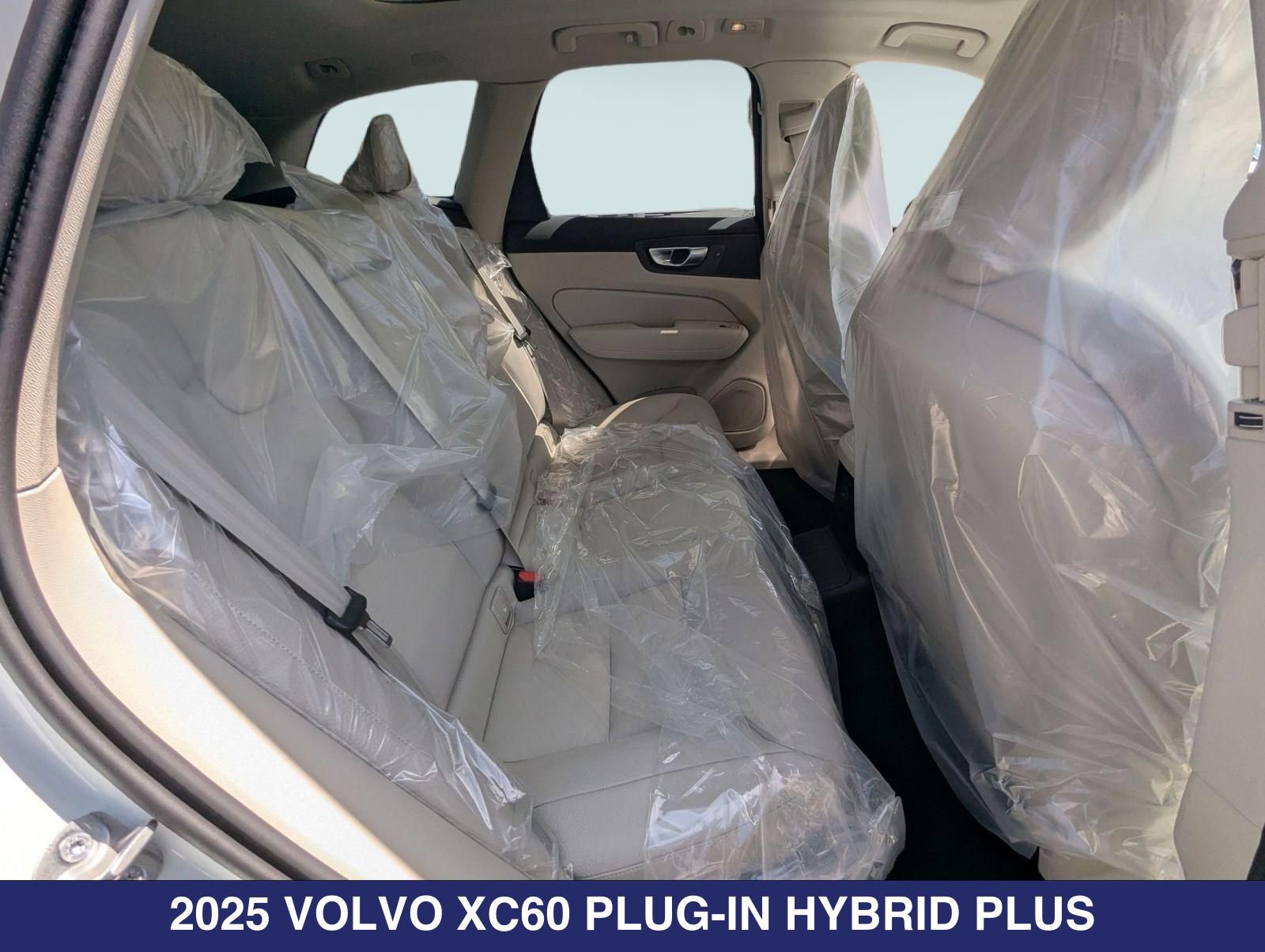2025 Volvo XC60 Plus - Photo 21