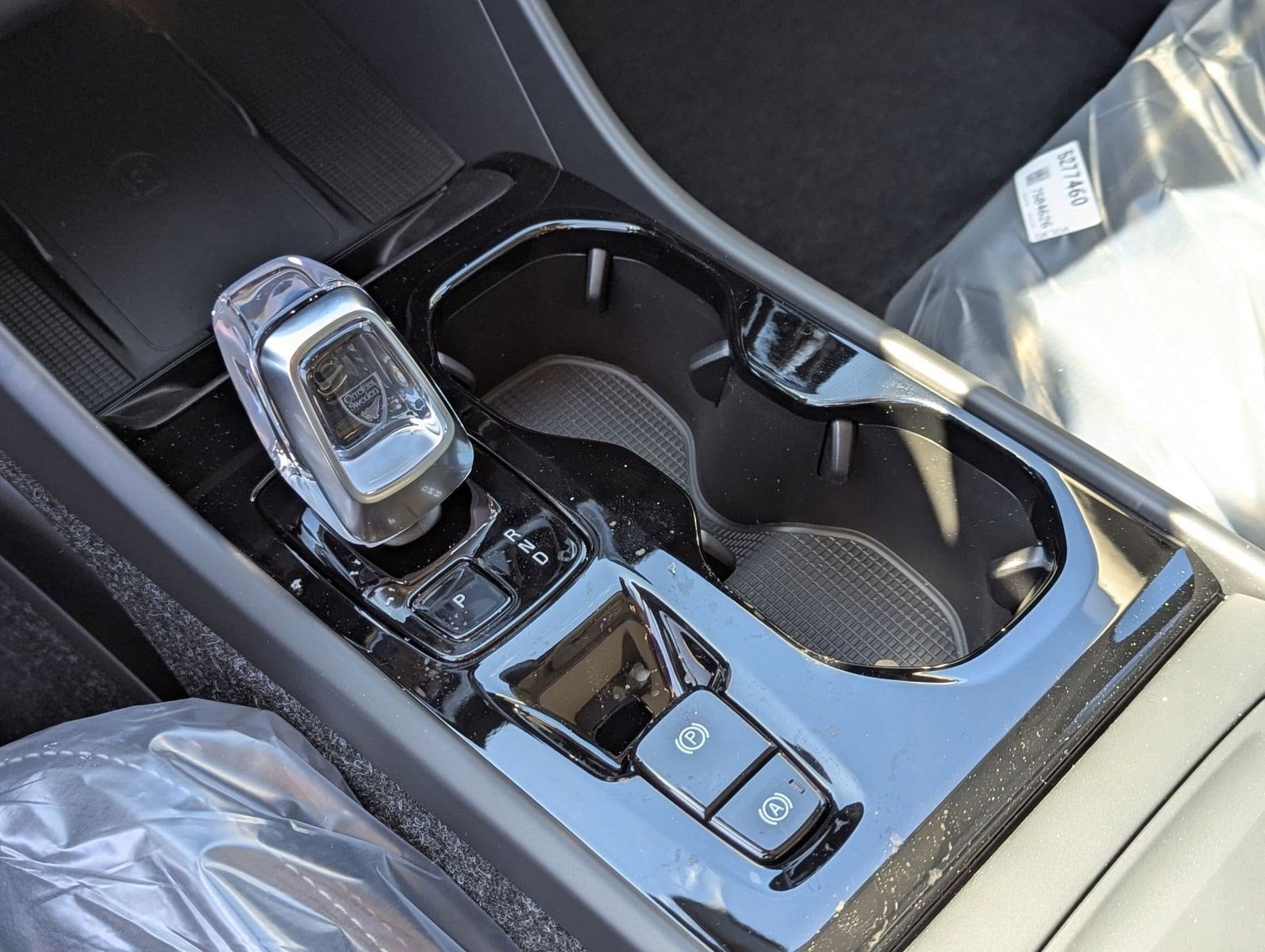 2025 Volvo XC40 Plus - Photo 16