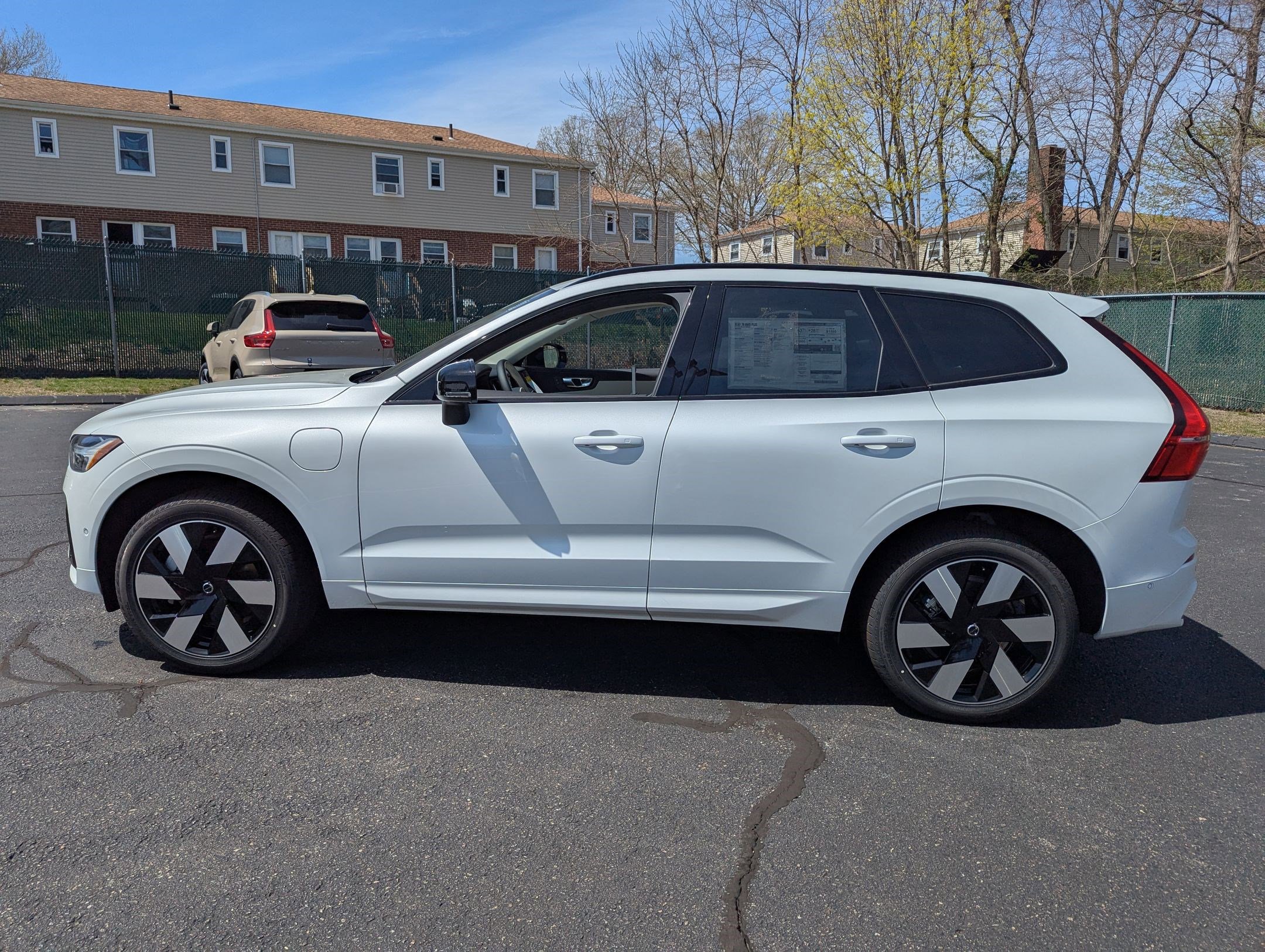 2025 Volvo XC60 Plus - Photo 6