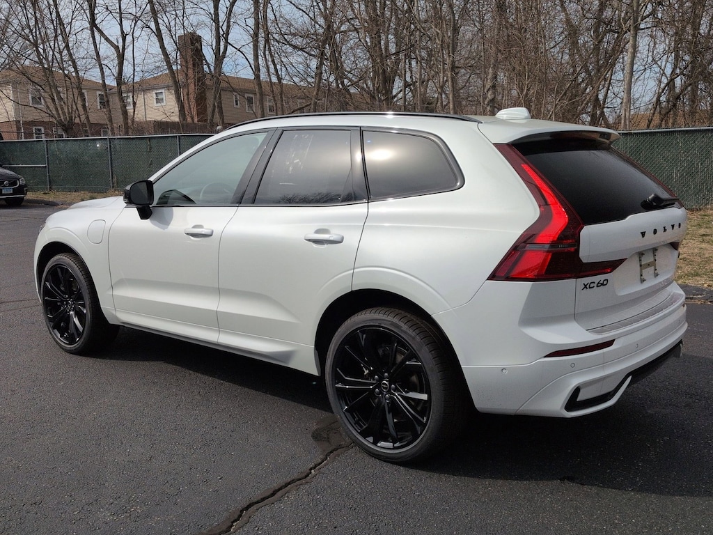 New 2026 Volvo XC60 plug-in hybrid T8 Ultra Black Edition SUV