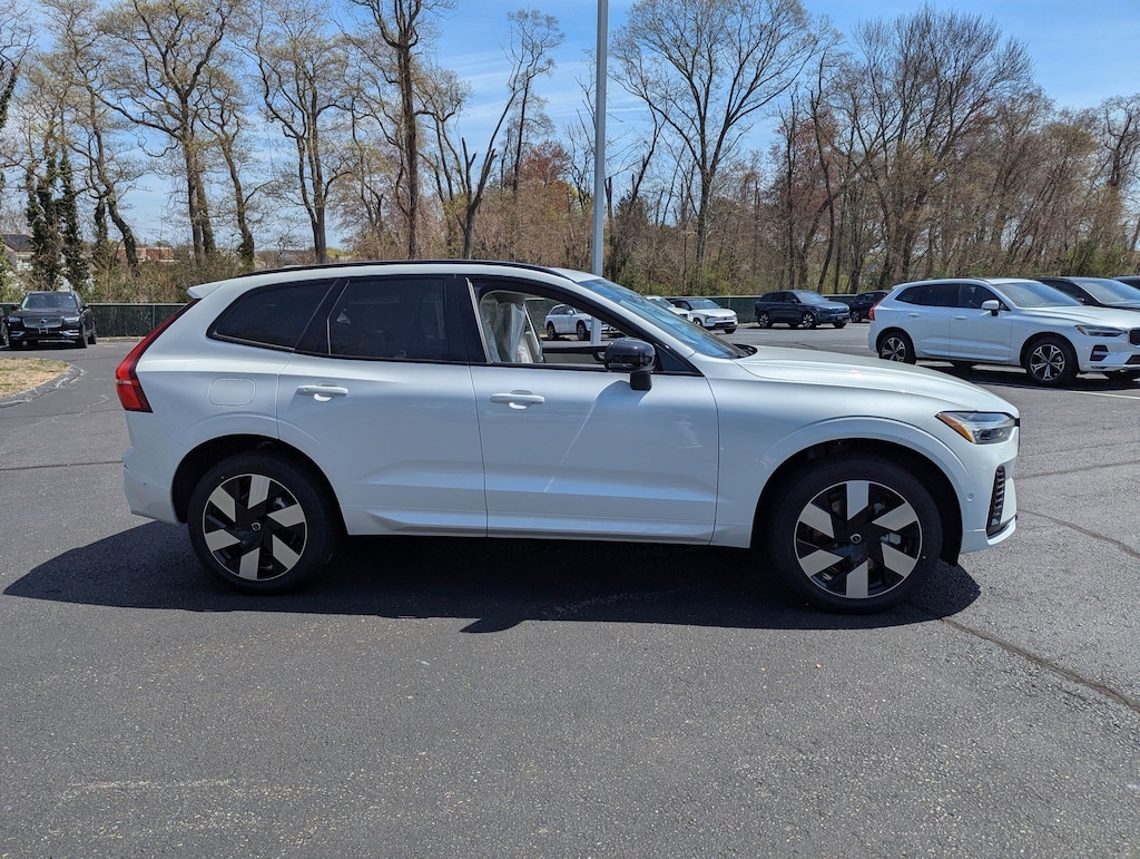 Used 2025 Volvo XC60 plug-in hybrid T8 Plus SUV