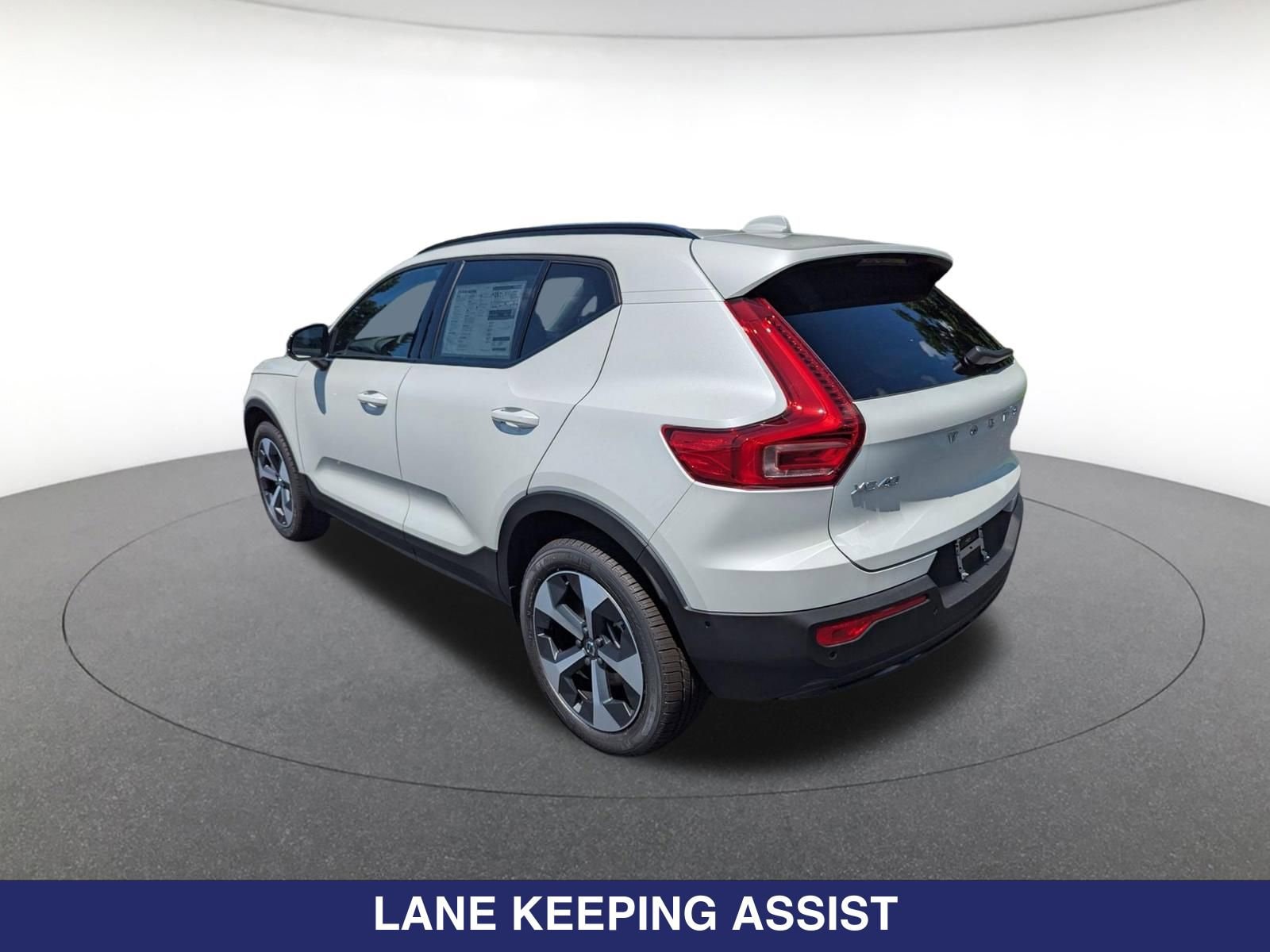 2026 Volvo XC40 Plus - Photo 6