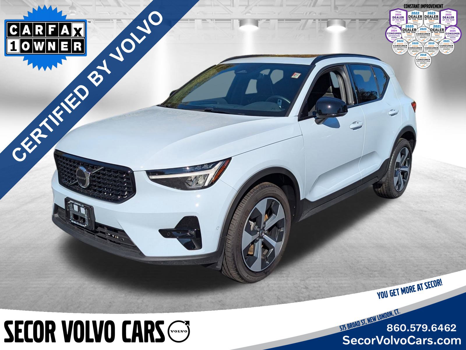 2025 Volvo XC40 B5 AWD Plus Dark Theme 