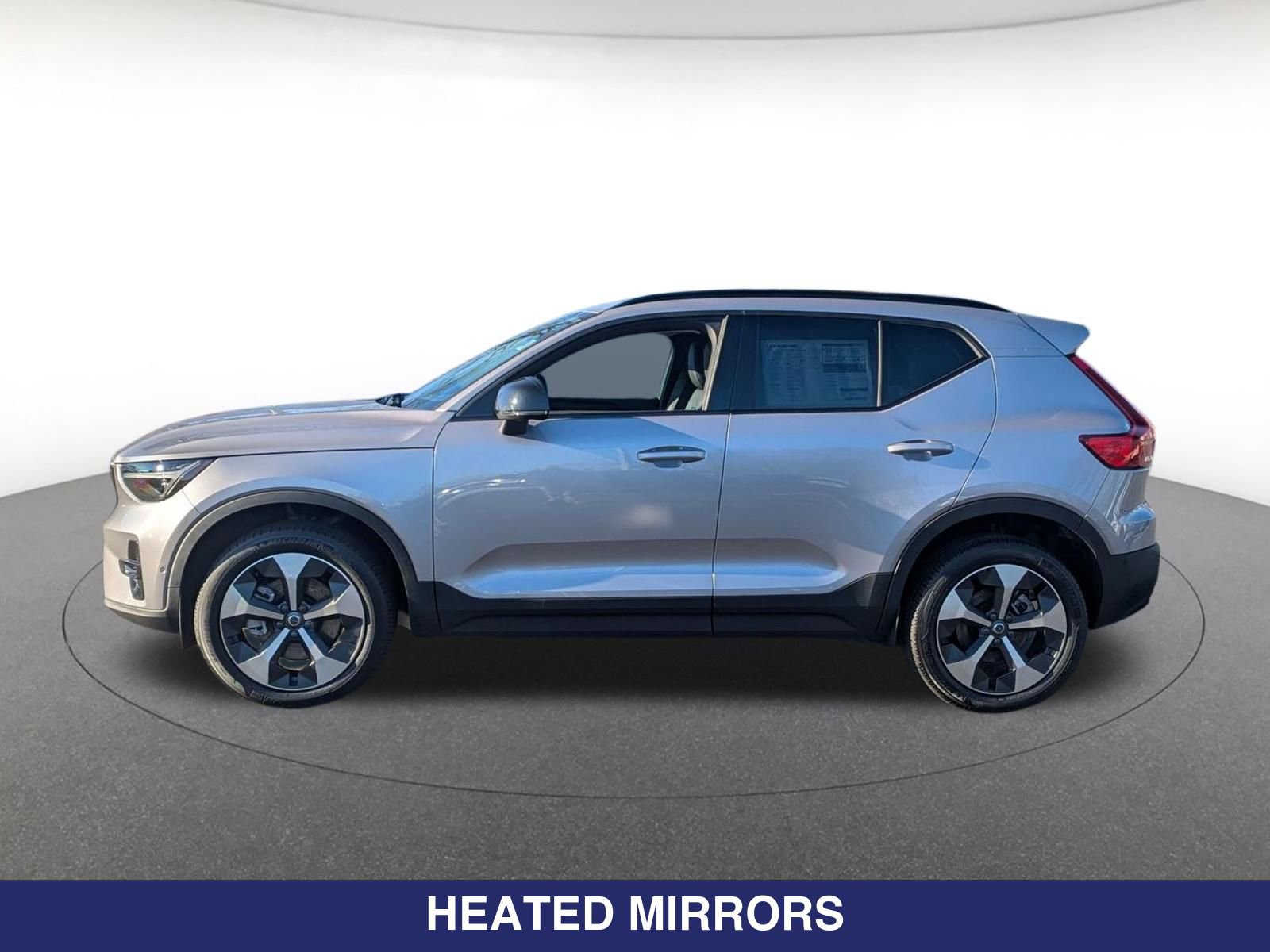 2026 Volvo XC40 Plus - Photo 9
