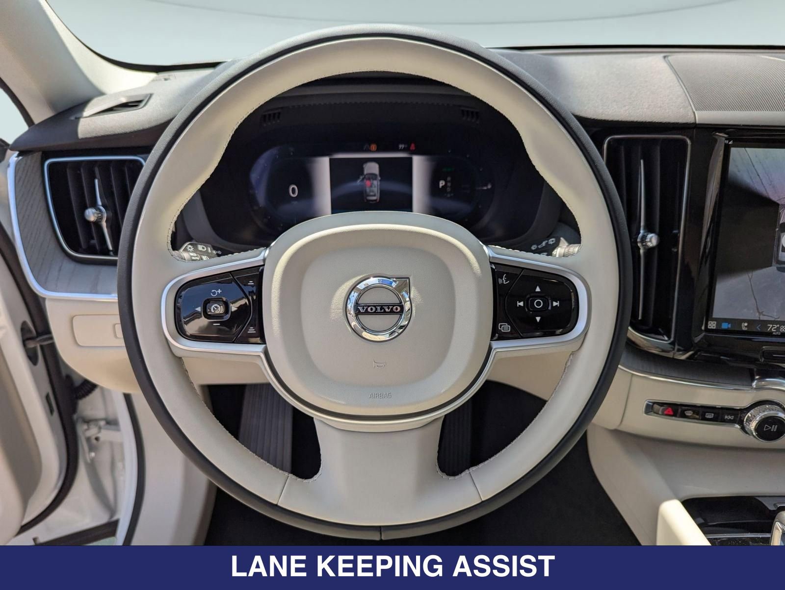 2025 Volvo XC60 Plus - Photo 11