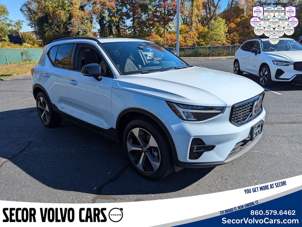 Certified 2025 Volvo XC40 Plus Dark Theme B5 AWD Plus Dark Theme
