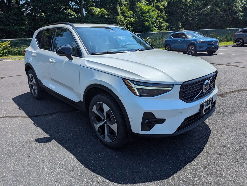 Used 2026 Volvo XC40 B5 Plus SUV