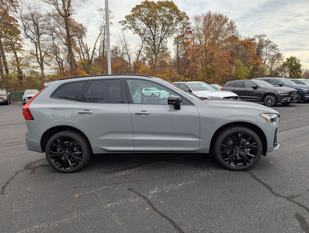 New 2026 Volvo XC60 B5 Ultra Black Edition SUV