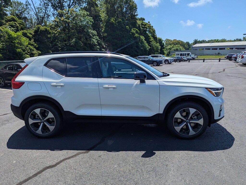 Used 2026 Volvo XC40 B5 Plus SUV