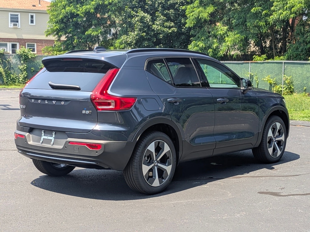 New 2026 Volvo XC40 B5 Core SUV