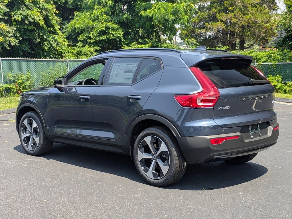 New 2026 Volvo XC40 B5 Core SUV