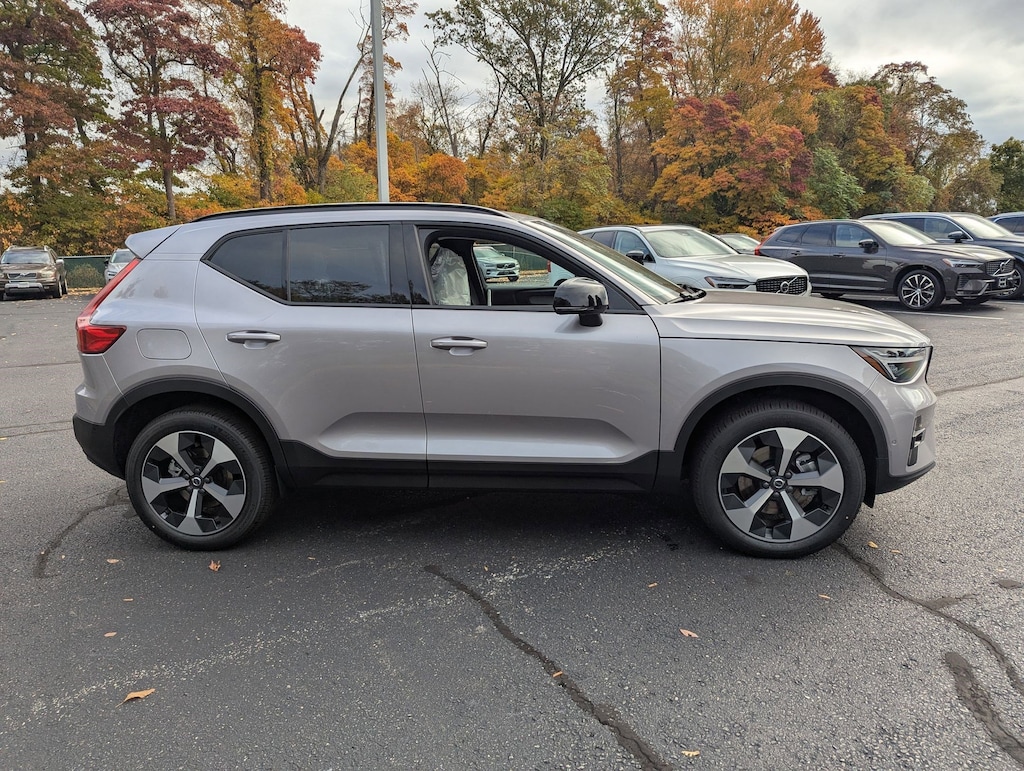 New 2026 Volvo XC40 B5 Plus SUV