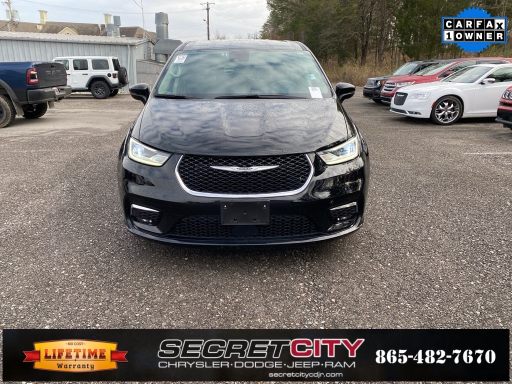 Used 2024 Chrysler Pacifica Touring L Minivan/Van