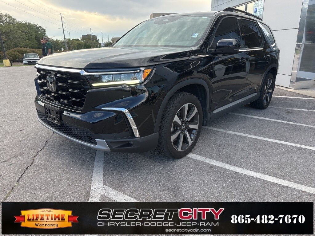 2023 Honda Pilot Touring photo 2