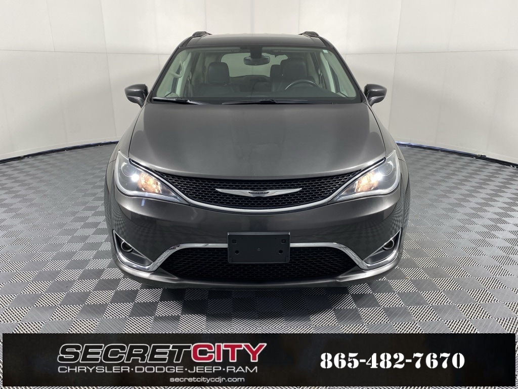 Used 2017 Chrysler Pacifica Touring L Minivan/Van