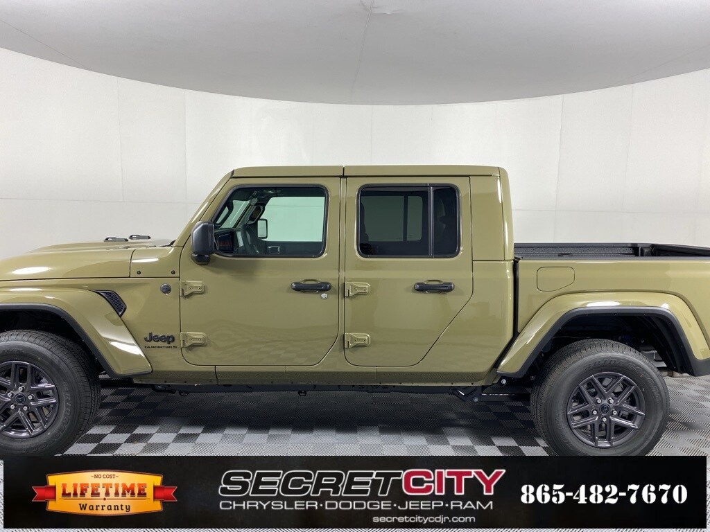 New 2025 Jeep Gladiator SPORT S 4X4 Pickup