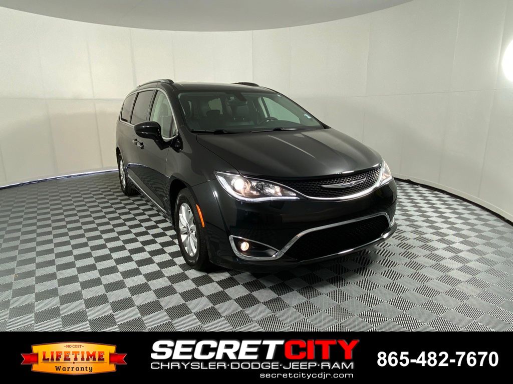 2018 Chrysler Pacifica Touring L's photo