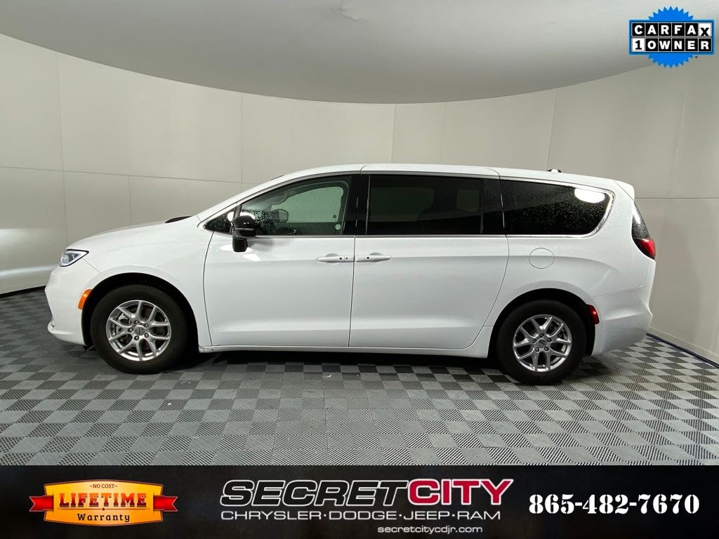 Used 2024 Chrysler Pacifica Touring L Minivan/Van