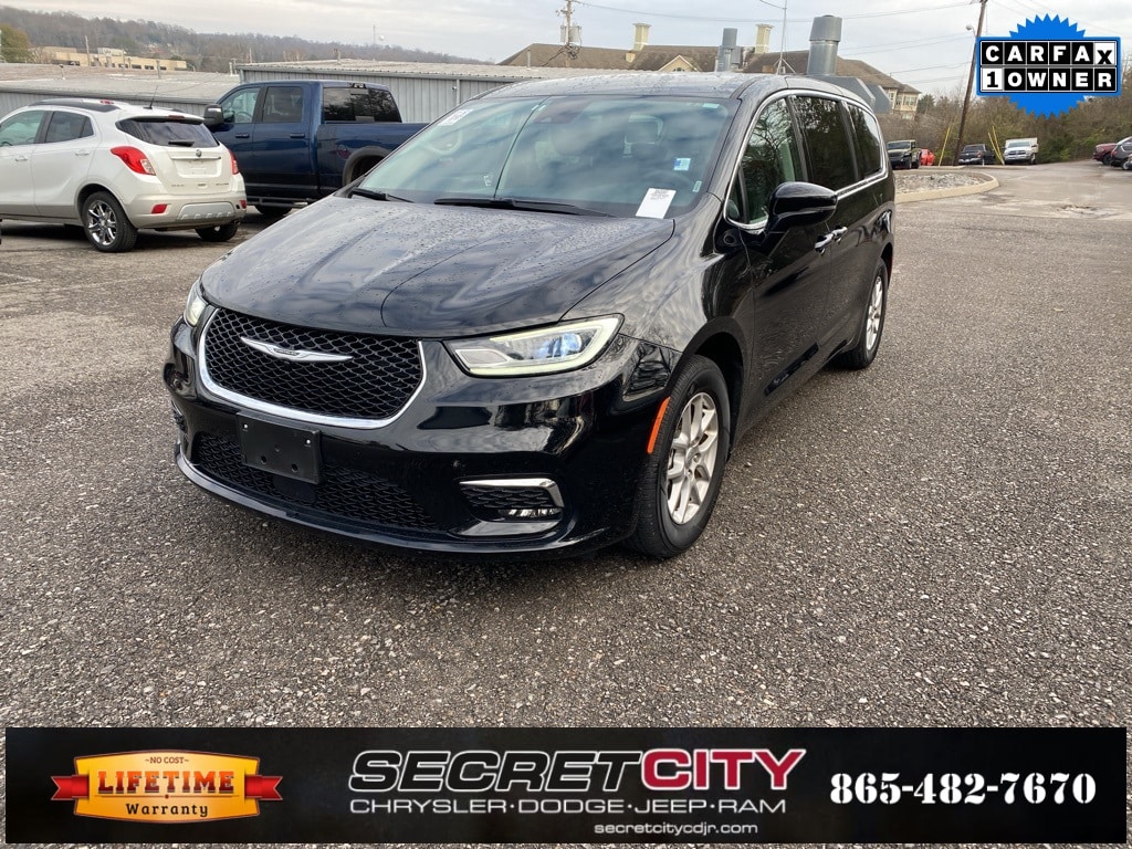 Used 2024 Chrysler Pacifica Touring L Minivan/Van